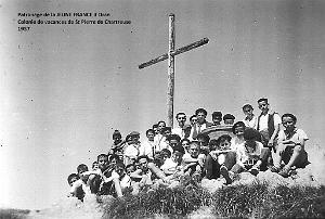 COLO JEUNE FRANCE 1957 au sommet, lequel